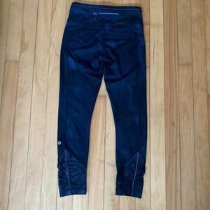 Lululemon Black Striped Ruched Cropped Leggings Athleisure Yoga Workout